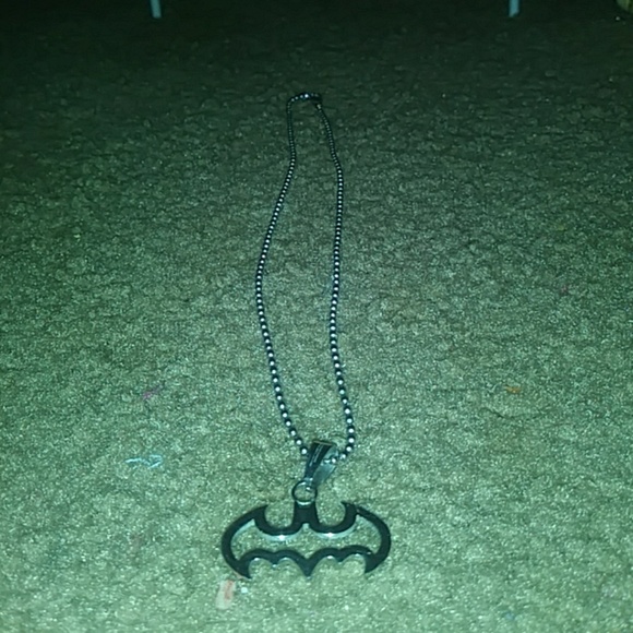 Batman necklace - Picture 1 of 3